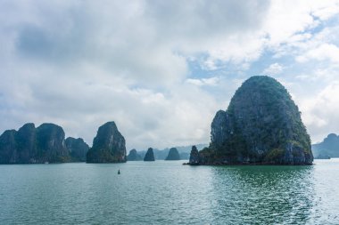 Vietnam, Ha Long Körfezi 'nin güzel manzarası