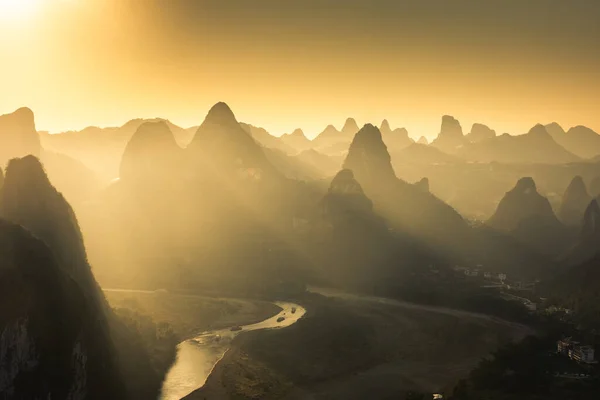 Солнечный Свет Над Красивым Карстовым Ландшафтом Синпин Гуйлинь Китай — стоковое фото