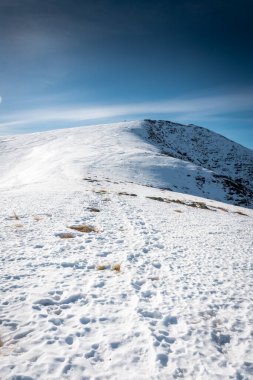 Piedmont Dağları 'nın karlı manzarası, İtalyan Alpleri