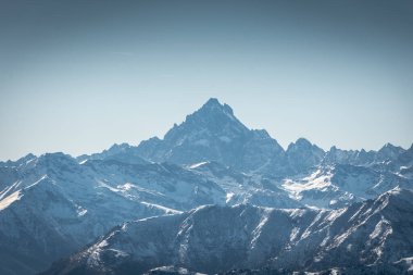 Monviso Dağı 'nın karlı manzarası, İtalyan Alpleri