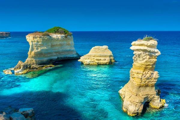 Schöne Klippen Und Meeresberge Von Sant Andrea Kristallklaren Wasser Des — Stockfoto