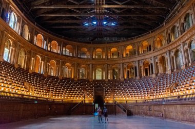 PARMA, İtalya, 13 Haziran 2021: Pilotta Sarayı 'ndaki Farnese Tahta Tiyatrosu