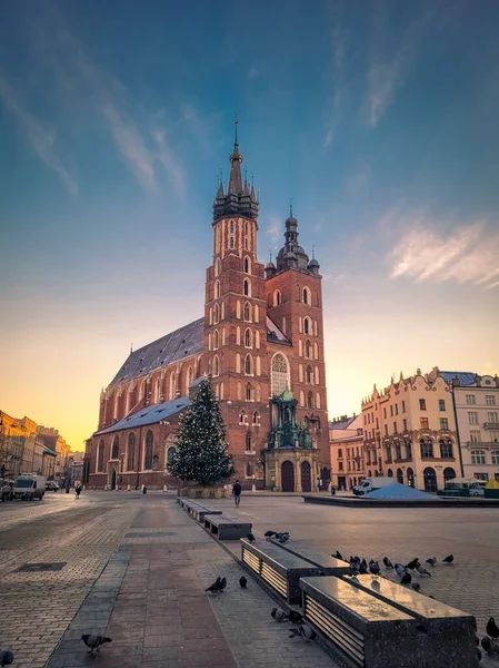 Krakow Polska Stycznia 2022 Niesamowity Zachód Słońca Nad Bazyliką Mariacką — Zdjęcie stockowe