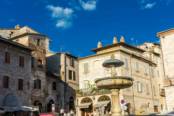 Assisi Italy Αυγουστου 2021 Πλατεία Στο Ιστορικό Κέντρο — Φωτογραφία Αρχείου