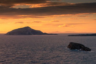 Yunanistan 'ın Cape Sounion kentinden Ege Denizi' nin Günbatımı