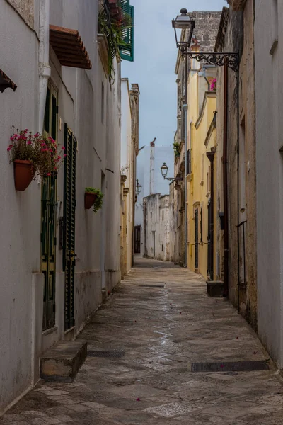 Talya Nın Ortaçağ Şehri Specchia Salento Apulia Daki Pictoreque Caddesi — Stok fotoğraf