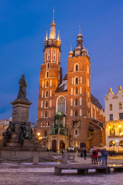 Krakow Poland January 2022 Mary Basilica Rynek Glowny Square Night — Stock Photo, Image