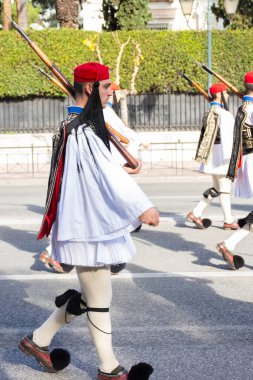 ATİNA, GREECE, 12 ARALIK 2021: Yunan parlamentosunda geleneksel muhafız değişimi töreni