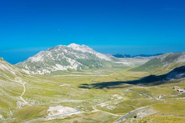 Campo Imperatore, Abruzzo, İtalya 'daki Granan Sasso Ulusal Parkı' nın güzel manzarası