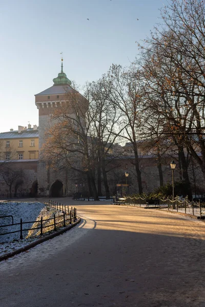 Polonya 'nın eski Krakow şehrinin ortaçağ duvarları