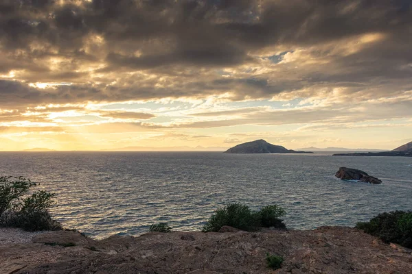 Yunanistan 'ın Cape Sounion kentinden Ege Denizi' nin Günbatımı