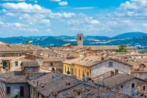 Gubbio Panoraması, İtalya Umbria 'da ortaçağ kasabası.