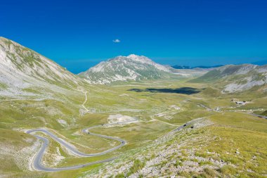 Campo Imperatore, Abruzzo, İtalya 'daki Granan Sasso Ulusal Parkı' nın güzel manzarası