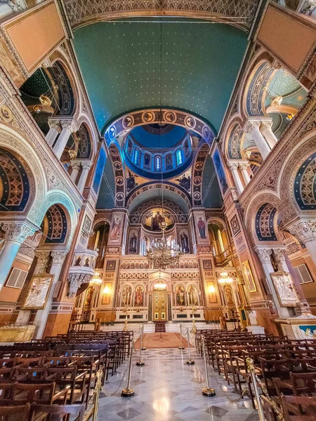 ATENS, GREECE, 12 ARALIK 2021: Atina Ortodoks Katedrali 'nin Güzel İçi