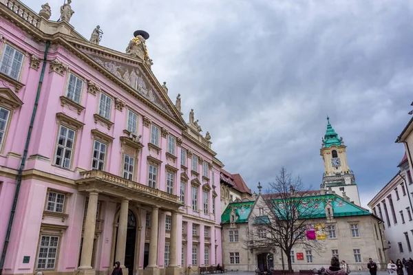 Bratislava Slovakia Şubat 2022 Tarihi Merkezin Meydanındaki Güzel Pembe Saray — Stok fotoğraf