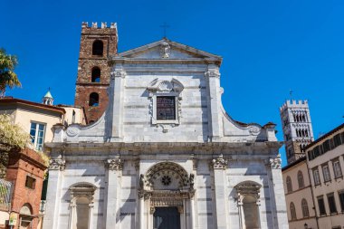Lucca tarihi merkezindeki kilise, Toskana, İtalya