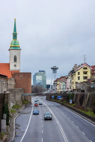 Bratislava Slovakia Şubat 2022 Katedralin Yanındaki Bratislava Karayolu — Stok fotoğraf
