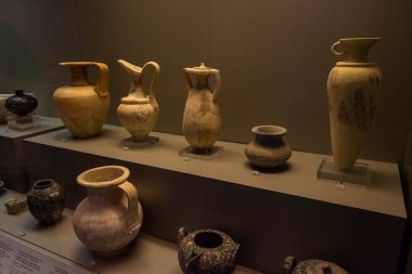 ATENS, GREECE, 12 ARALIK 2021: Ulusal arkeoloji müzesinde antik Yunan vazosu