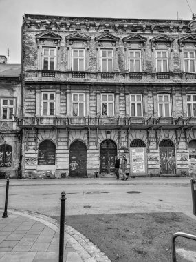 KRAKOW, POLAND, 7 HAZİRAN 2022: Eski Yahudi bölgesi Kazimierz 'in sokak manzarası