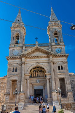 ALBEROBELLO, İtalya, 19 AĞUSTOS 2021: Alberobello Kilisesi