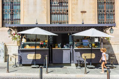 Peru, İtalya, 6 AĞUSTOS 2021: Tarihi merkezde tipik umbrian sokak yemekleri