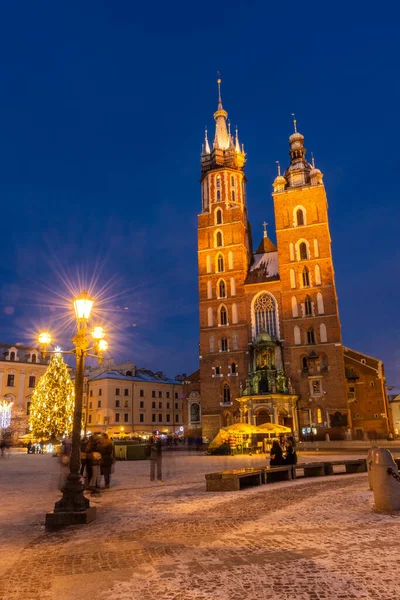 Krakow Poland January 2022 Mary Basilica Rynek Glowny Square Night — Stock Photo, Image