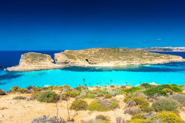 Comino Adası, Malta 'daki Mavi Göl' de inanılmaz berrak su.