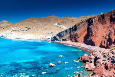 Santorini, Yunanistan, 11 Haziran 2022: Akrotiri volkanik plajı