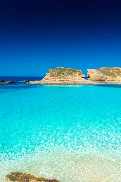 Comino Adası, Malta 'daki Mavi Göl' de inanılmaz berrak su.