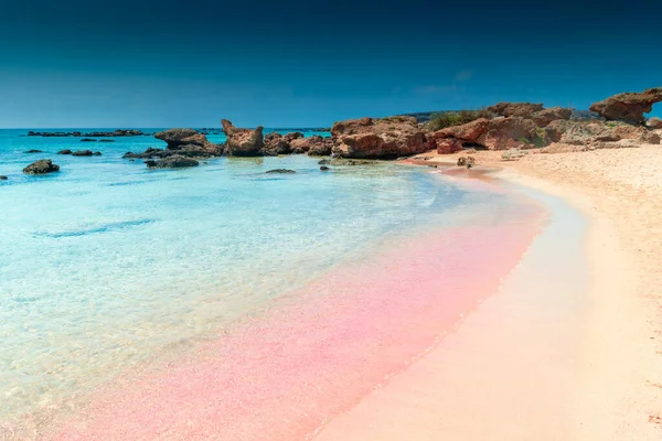 Elafonissi Sahili, Girit, Yunanistan 'da kristal berrak suyla muhteşem pembe kumsal