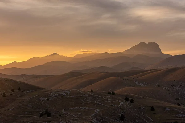 Splendido Tramonto Sul Parco Nazionale Del Gran Sasso Abruzzo Italia — Foto Stock