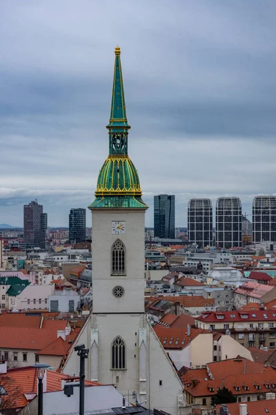 Bratislava Daki Aziz Martin Katedrali Manzarası Arka Planda Eski Kasaba — Stok fotoğraf