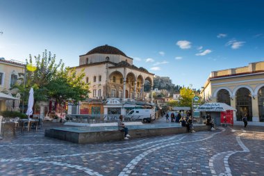 ATHENS, GREECE, 12 ARALIK 2021: Monastiraki Meydanı