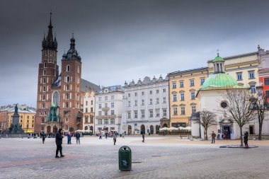 KRAKOW, POLAND, 7 HAZİRAN 2022: Pazar Meydanı Görünümü
