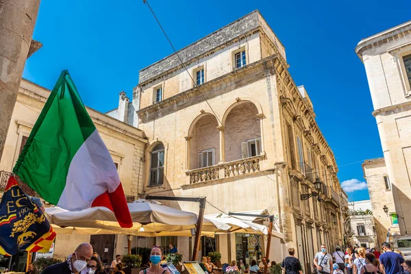 LECCE, ITALY, 19 AĞUSTOS 2021: Tarihi merkezde sabit