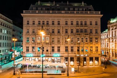 Vienna, AUSTRIA, 19 Şubat 2022: Hotel Sacher 'ın gece görüşü
