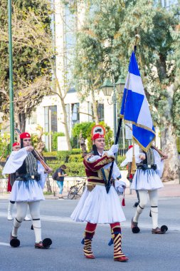 ATİNA, GREECE, 12 ARALIK 2021: Yunan parlamentosunda geleneksel muhafız değişimi töreni