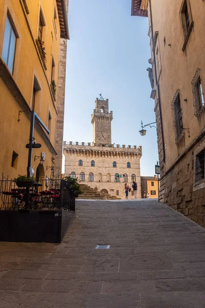 Montepulciano Ιταλία Απριλίου 2022 Παλάτι Στο Τέλος Του Μεσαιωνικού Δρόμου — Φωτογραφία Αρχείου