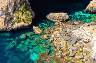 Malta 'nın Blue Grotto' sunda berrak su