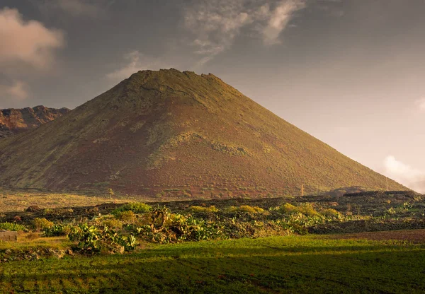 Beautiful Sunset Monte Corona Volcano Lanzarote Canary Islands Spain —  Fotos de Stock
