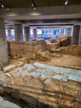 ATHENS, GREECE, 12 ARALIK 2021: Antik Yunan 'ın gerçek konutlarının kalıntıları