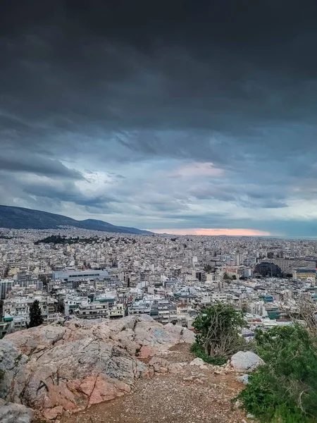 Bewolkte Zonsondergang Boven Athene Stadsgezicht Griekenland — Stockfoto