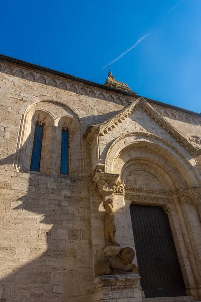 San Quirico Orcia Italia Abril 2022 Iglesia Medieval Del Centro —  Fotos de Stock
