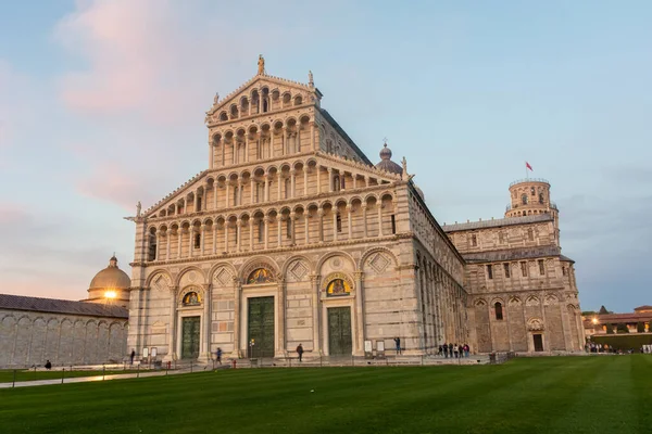 Pisa Talya Nisan 2022 Alacakaranlıktaki Katedral Manzarası — Stok fotoğraf