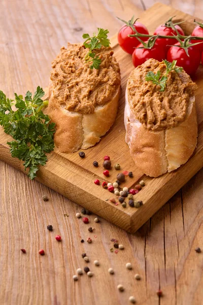 Fresh Homemade Chicken Liver Pate Bread Rustic Background Selective Focus — Foto de Stock