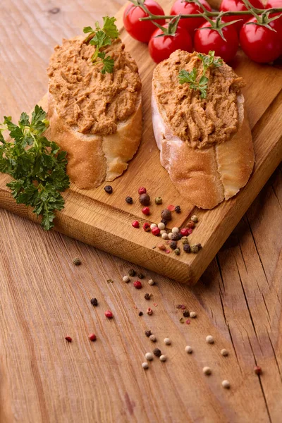 Fresh Homemade Chicken Liver Pate Bread Rustic Background Selective Focus — Foto de Stock