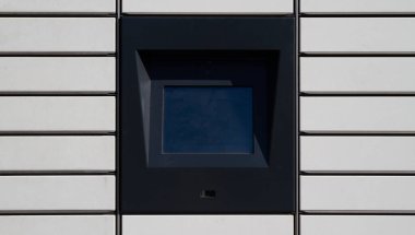 Paket dolap ekranı, elektronik dokunmatik ekran görüntüleme cihazı. Akıllı çelik kutu, otomatik posta kutusu. Paket toplama makinesi, Paczkomat dağıtım servisi.