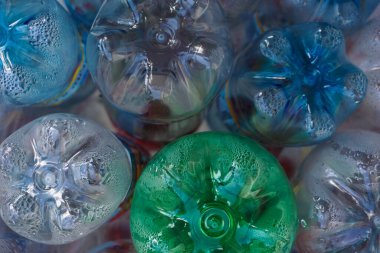 Birçok plastik şişe kapanıyor..