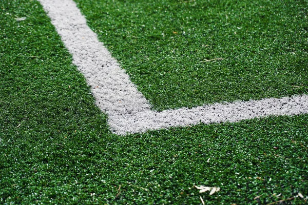 Часть Поля Игры Футбол Зеленый Газон Белые Отметины — стоковое фото