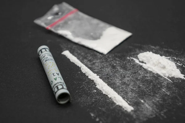 Anfetamina Dividió Una Pista Una Mesa Negra Polvo Blanco Narcótico — Foto de Stock